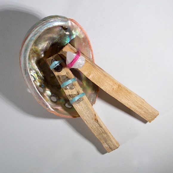 Witchy: NEW Palo Santo & Quartz Crystals with Abalone Shell, 3 PC. Set - NWT - Picture 11 of 11